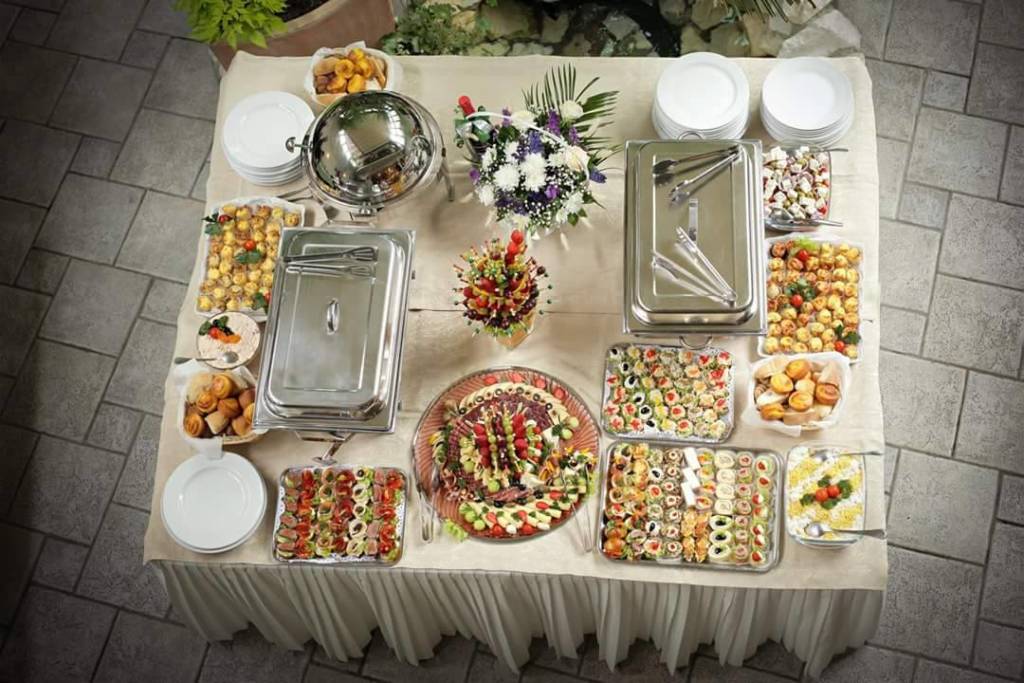 Dostava hrane - Koktel posluženje za svadbu Beograd - kanapei, slata, predjelo